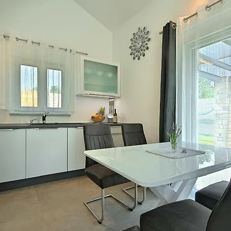 Holiday home Crystallina *